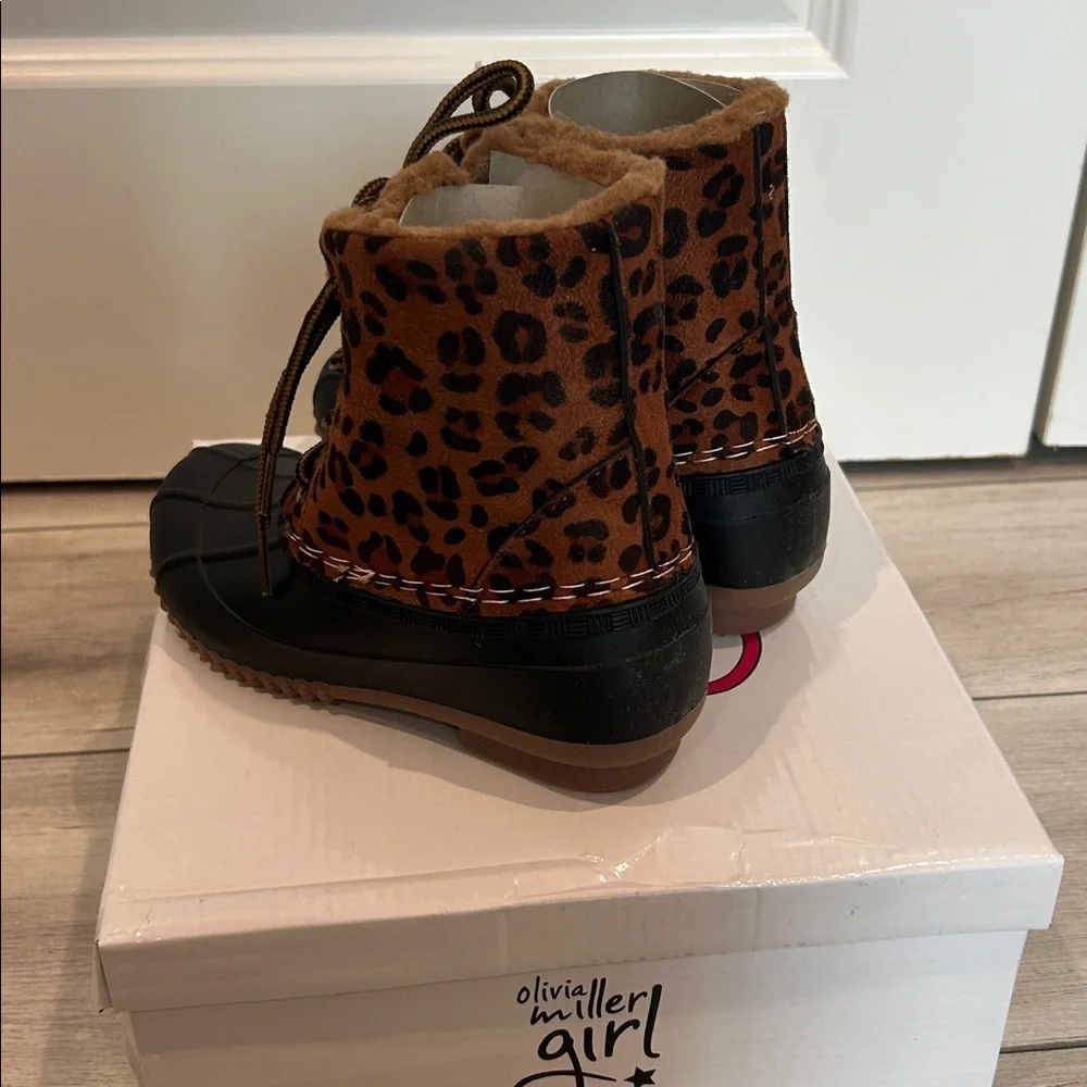 Olivia Miller Girl! Girls leopard print snow rain faux fur lined boots size 12